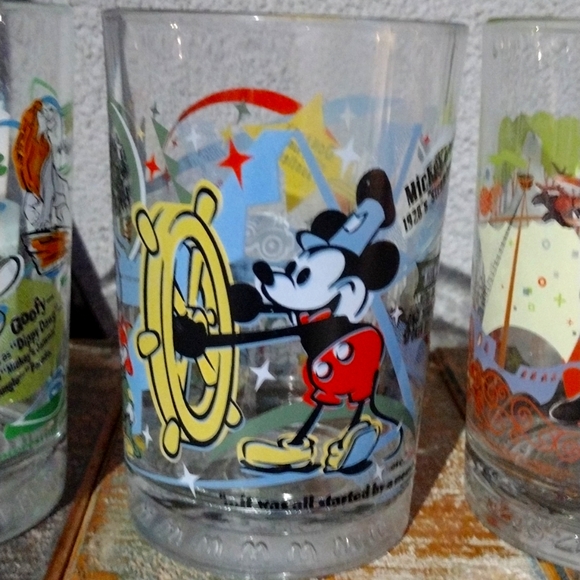Collectible Fantasy Glasses, Set of 4 Tumblers - Picture 3 of 8